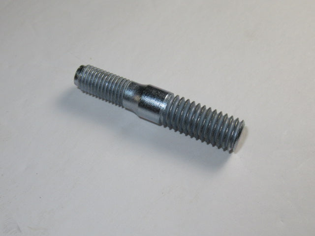 06-3824 Cylinder base Stud - Stepped Norton