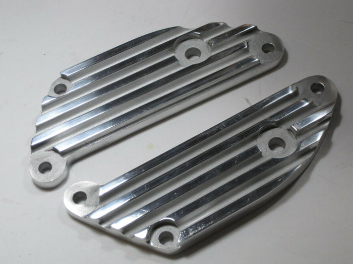 70-4711 Triumph finned passenger footpeg engine plate set unit 650 aluminum