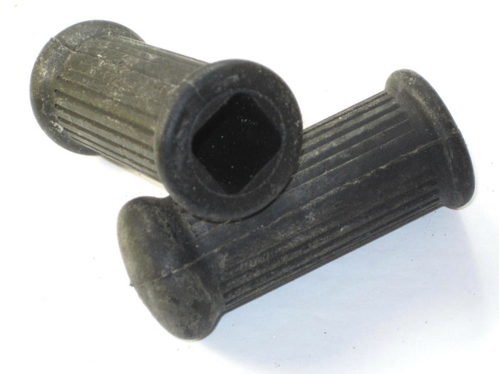 Triumph BSA 82-9051 footpegs square hole rear rubbers UK Made pillion rubber set